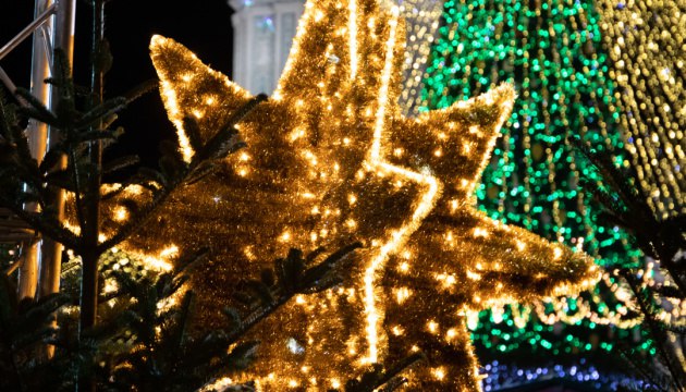 Сихівські школярі запустили різдвяний флешмоб на підтримку захисників із Центру реабілітації “Галичина” • Сихів Медіа